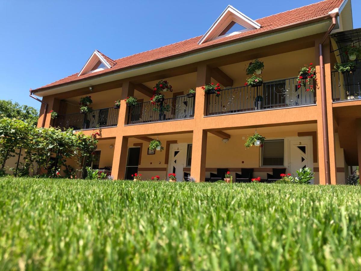 Casa Antonia Hotel Chiscau Exterior photo