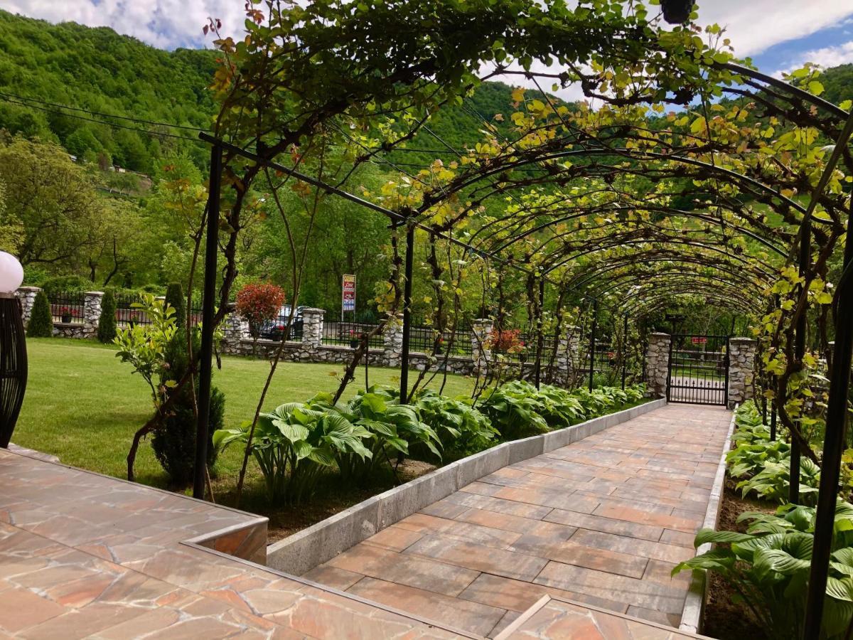 Casa Antonia Hotel Chiscau Exterior photo