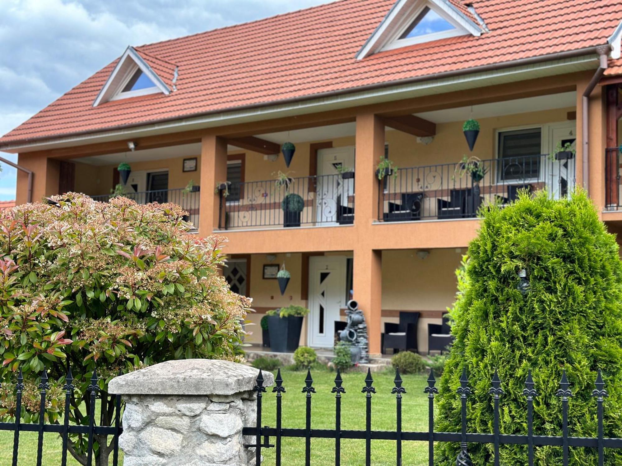 Casa Antonia Hotel Chiscau Exterior photo